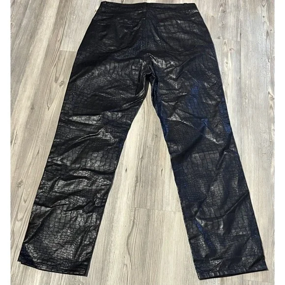 PrettyLittleThing Women’s Size 8 Black Coated  Croc Denim Straight Jeans - Picture 9 of 10